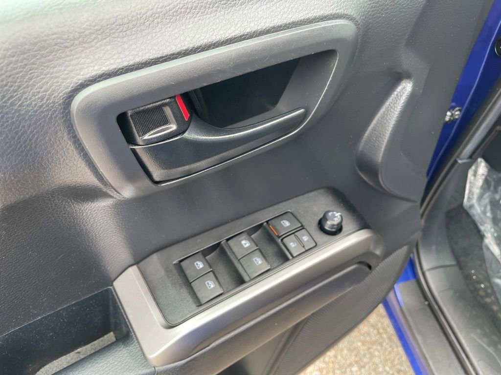 Used 2022 Toyota Tacoma SR5 AWD/4WD image 13