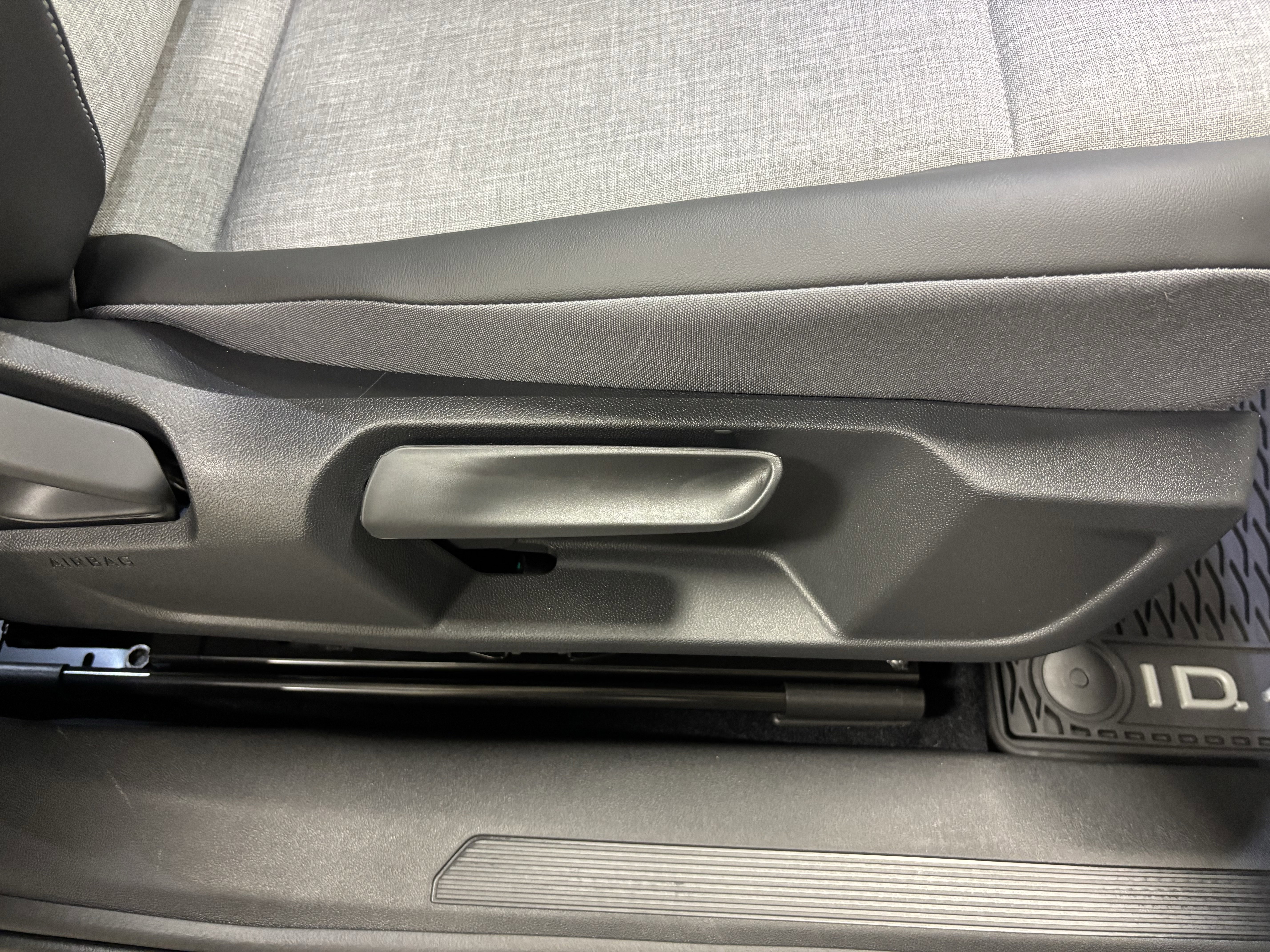 New 2025 Volkswagen ID.4 Pro image 12