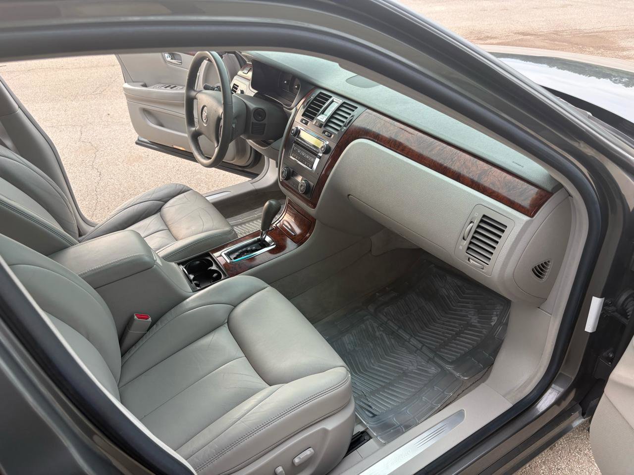 Used 2006 Cadillac DTS FWD image 38