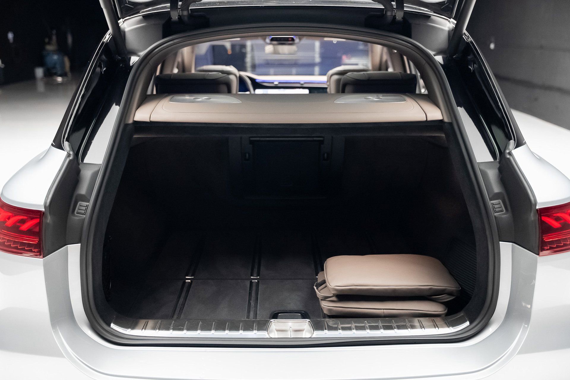 Used 2024 Mercedes-Benz Maybach EQS 680 4MATIC image 72