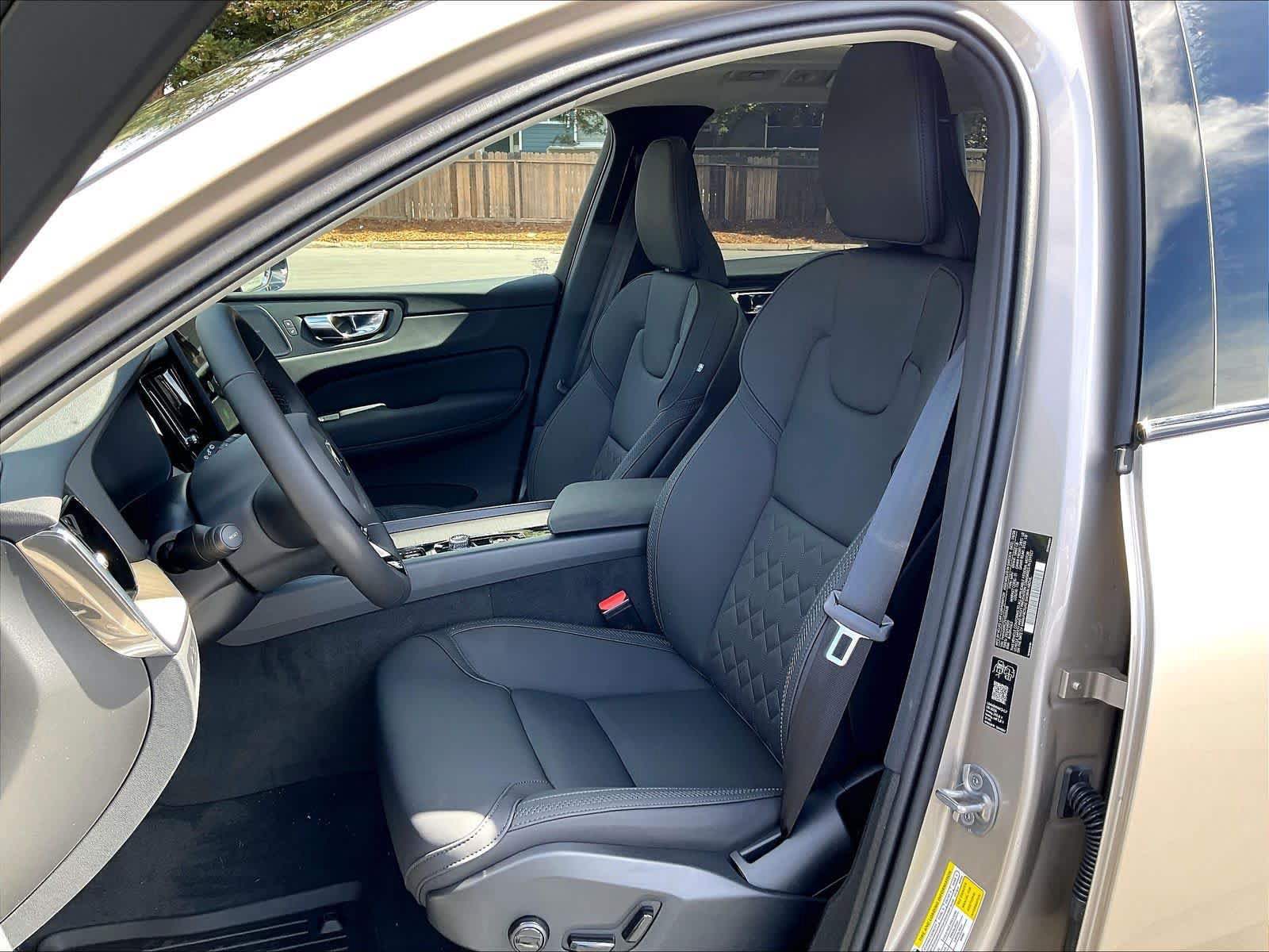 New 2027 Volvo XC60 T8 Plus AWD/4WD image 11