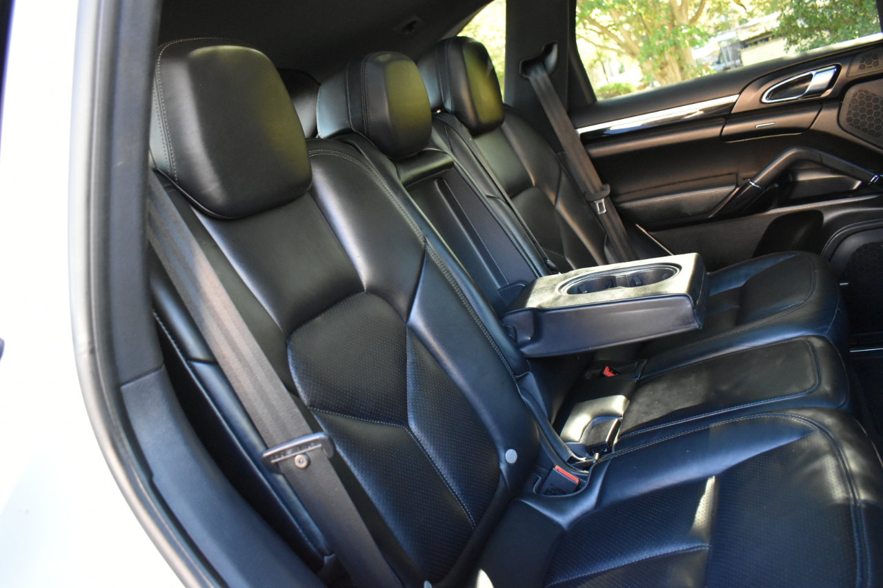 Used 2018 Porsche Cayenne Platinum Edition image 31