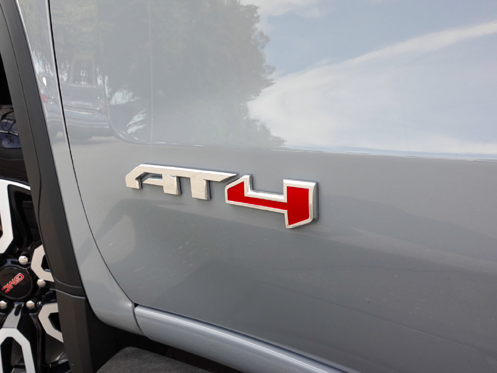 Used 2025 GMC Sierra 1500 AT4 w/ AT4 Premium Package AWD/4WD image 11