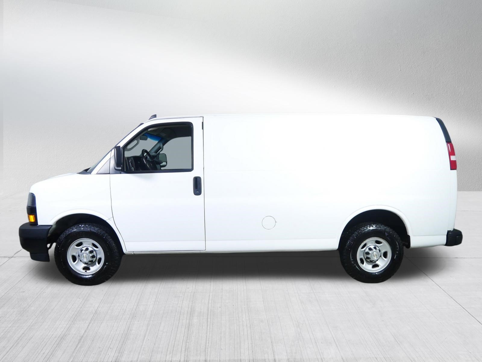 Used 2021 Chevrolet Express 2500 w/ Safety Package RWD image 4