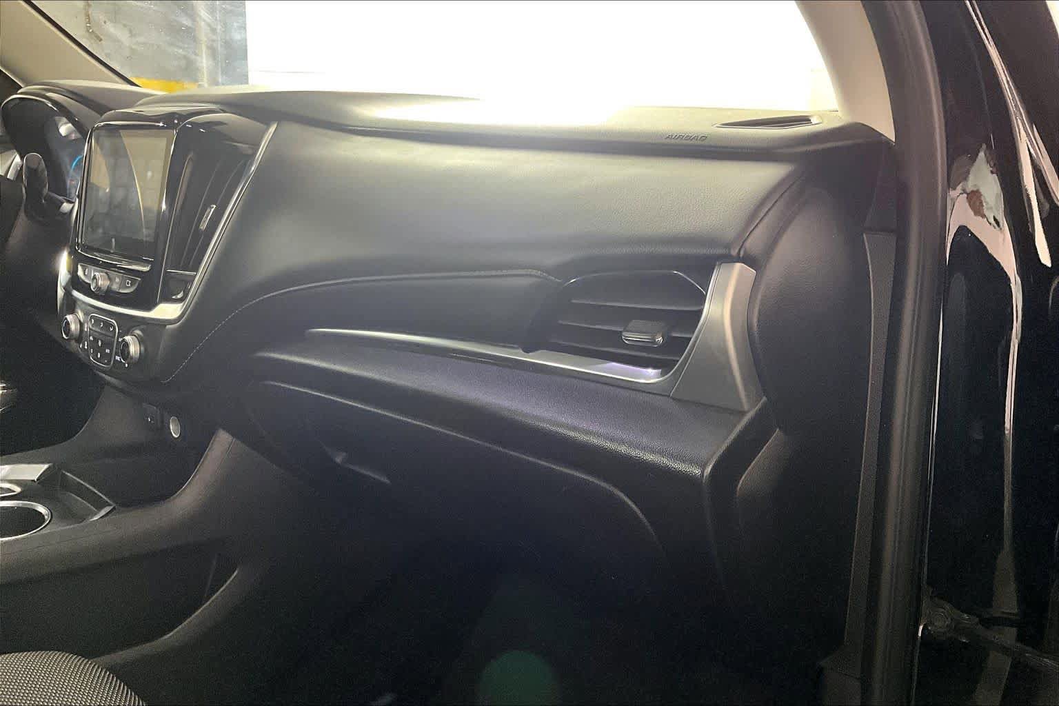 Used 2018 Chevrolet Traverse LT FWD image 18