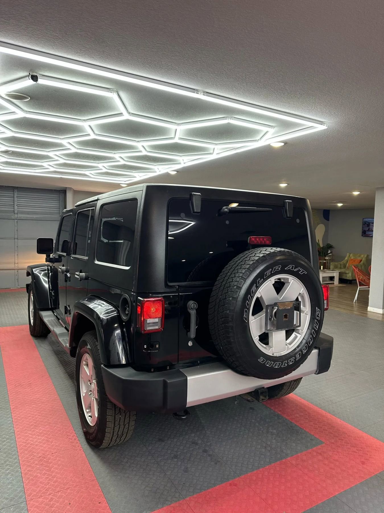 Used 2012 Jeep Wrangler Unlimited Sahara w/ Dual Top Group AWD/4WD image 5