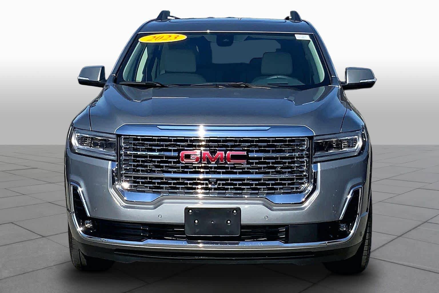 Used 2023 GMC Acadia Denali w/ Denali Ultimate Package AWD/4WD image 4