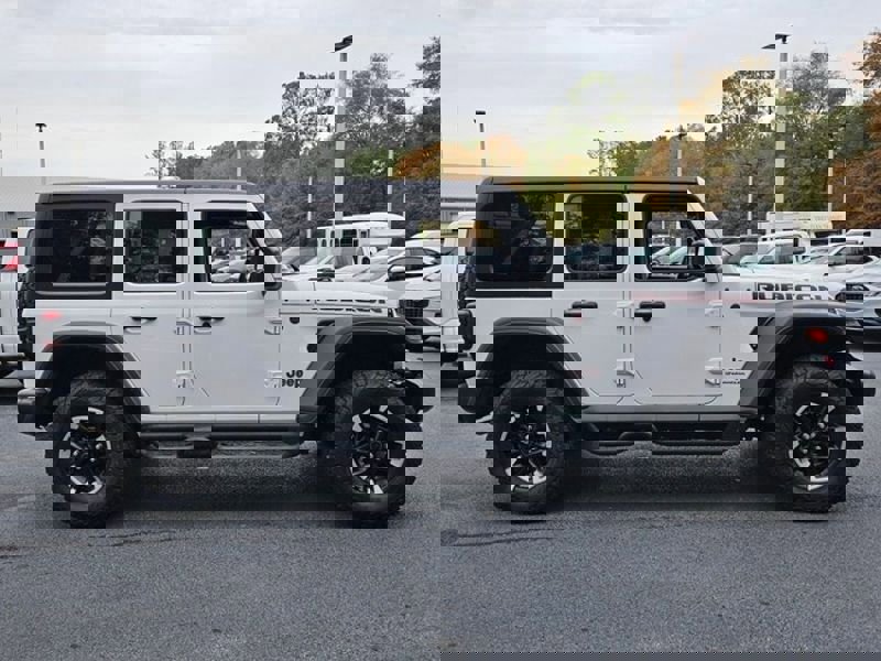 Used 2024 Jeep Wrangler Unlimited Rubicon w/ Technology Group image 14