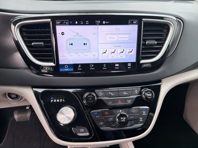 Used 2024 Chrysler Pacifica Touring-L image 25