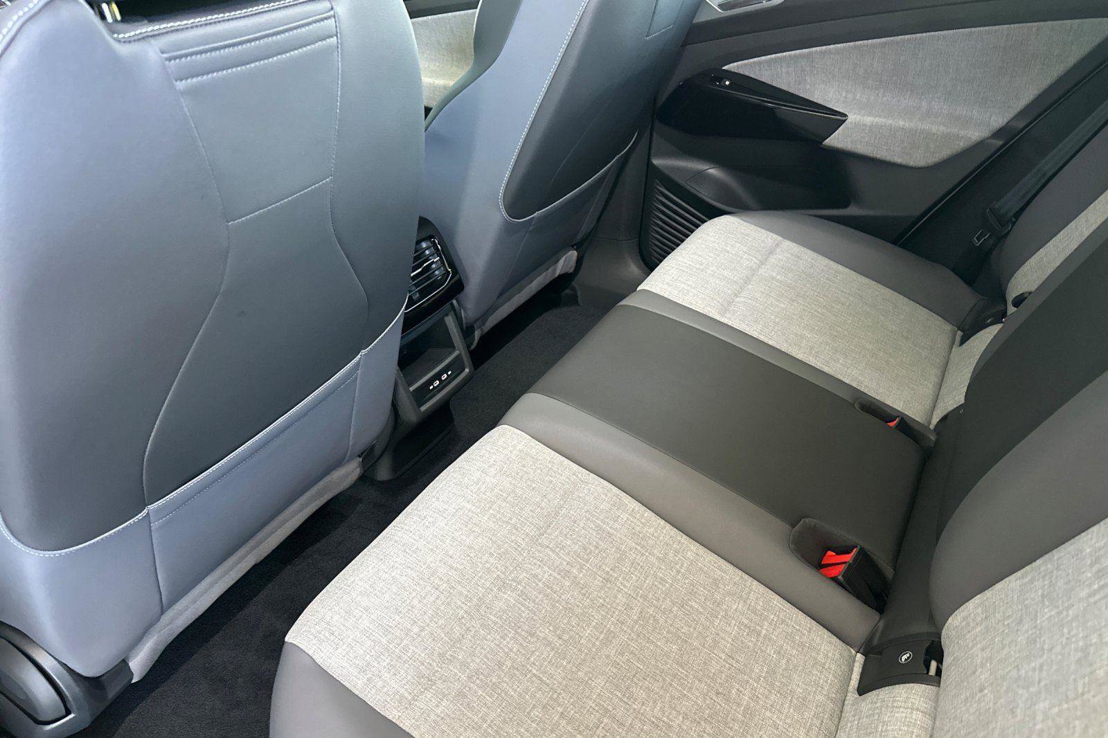 New 2025 Volkswagen ID.4 Pro image 11