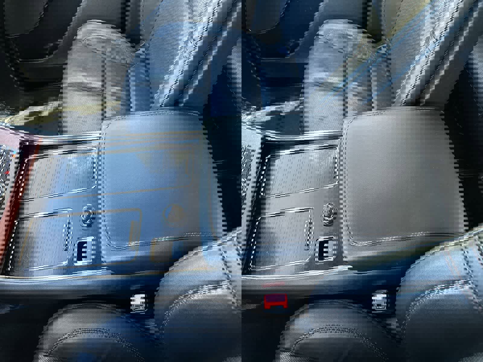 Used 2024 Lincoln Aviator Reserve AWD/4WD image 16