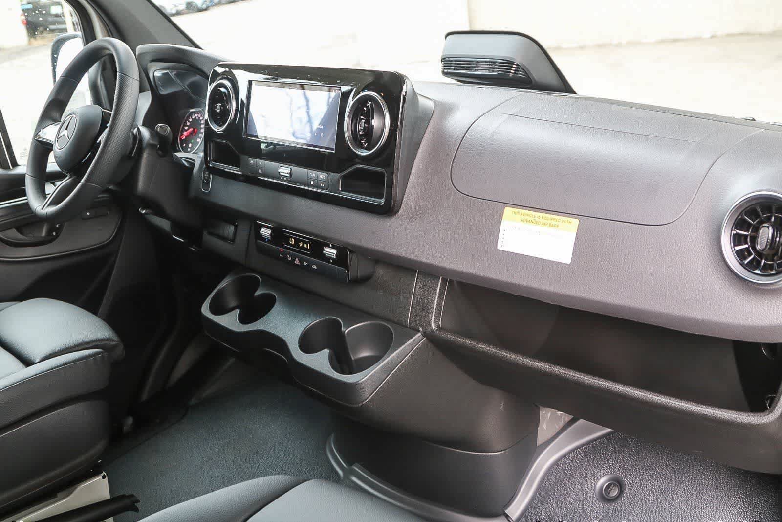 Used 2025 Mercedes-Benz Sprinter 2500 image 13