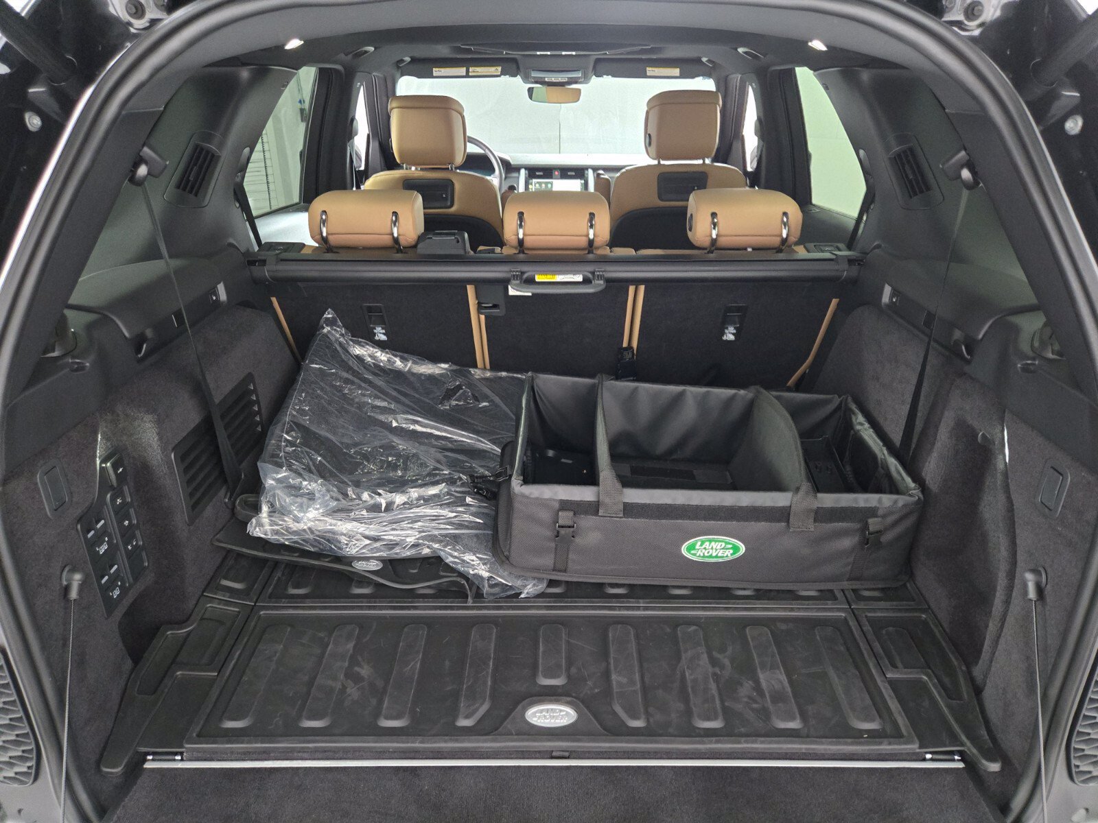 Used 2026 Land Rover Discovery Limited Edition AWD/4WD image 15