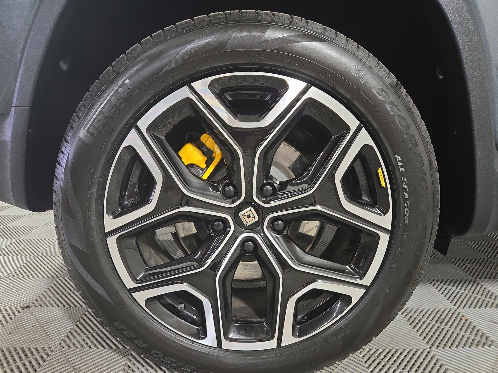 Used 2024 Rivian R1S Adventure AWD/4WD image 12