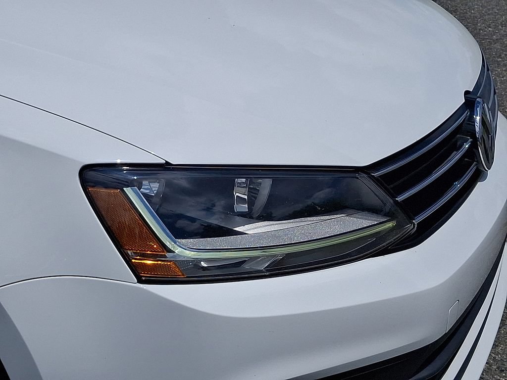 Used 2017 Volkswagen Jetta Sport FWD image 9