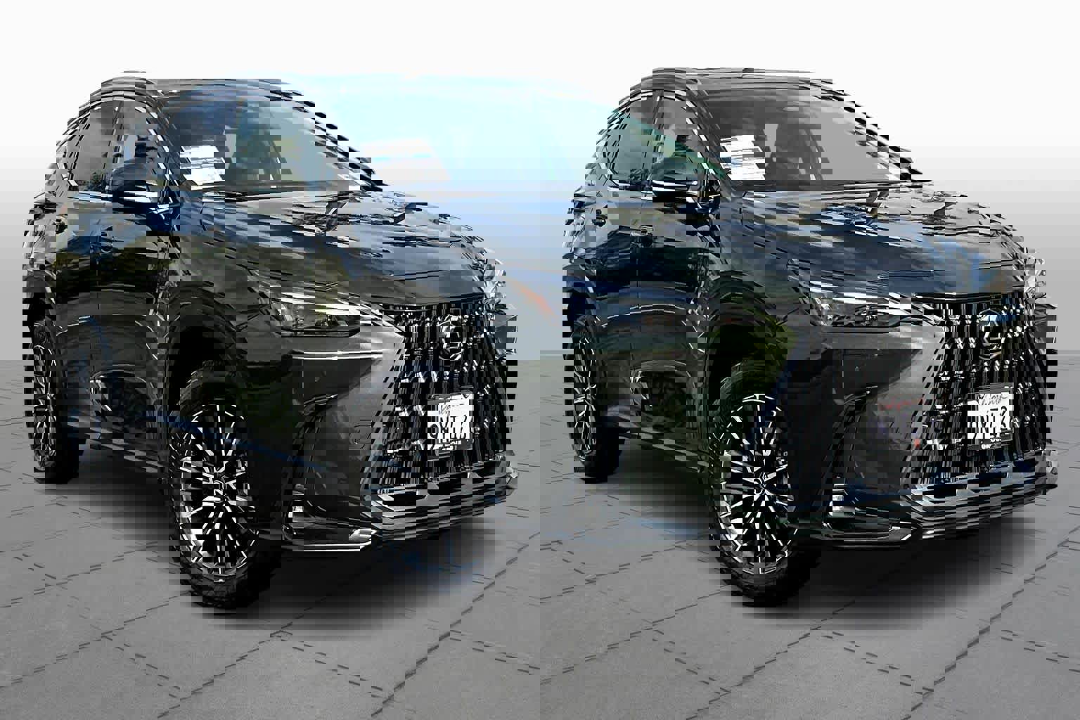 Used 2025 Lexus NX 250 FWD w/ Premium Package image 2