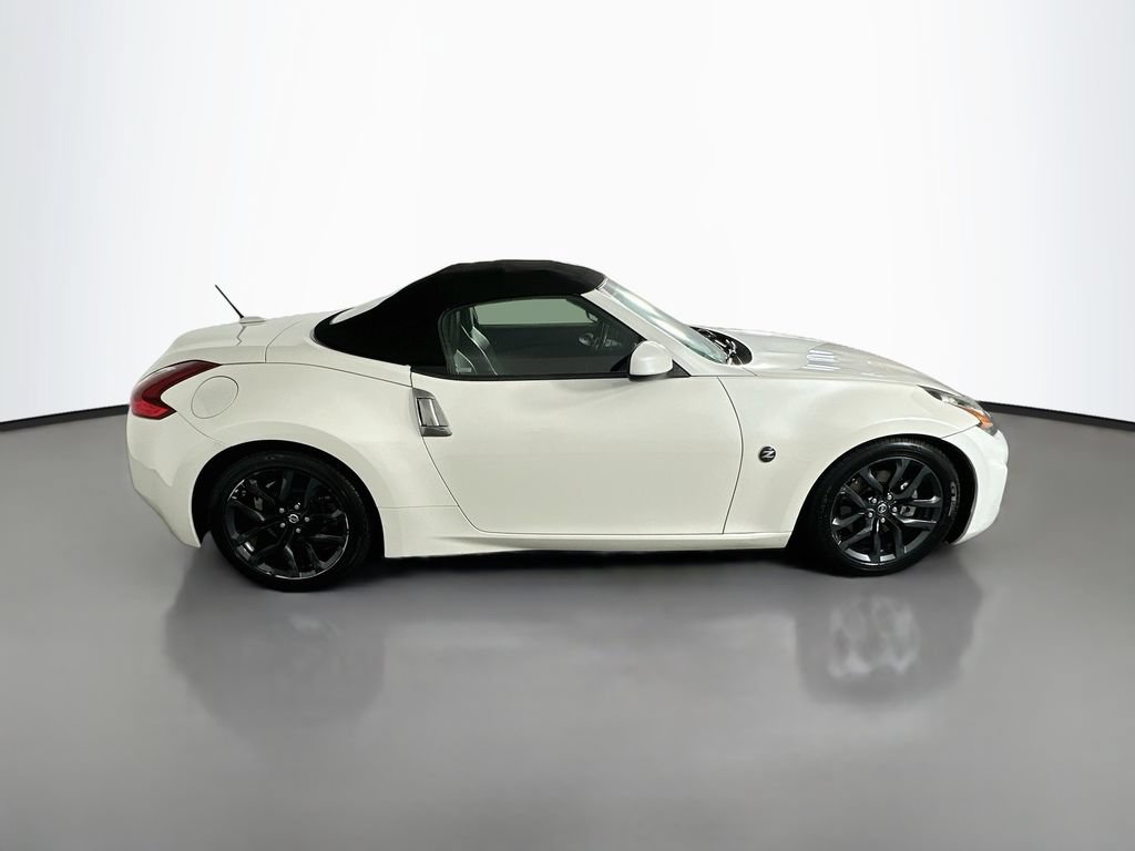 Used 2019 Nissan 370Z Touring RWD image 8