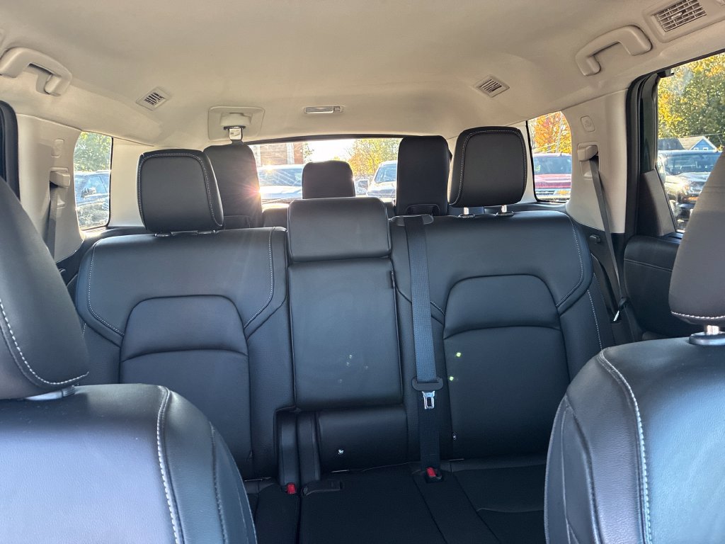 Used 2023 Nissan Pathfinder SL w/ Lighting Package (N92) AWD/4WD image 32