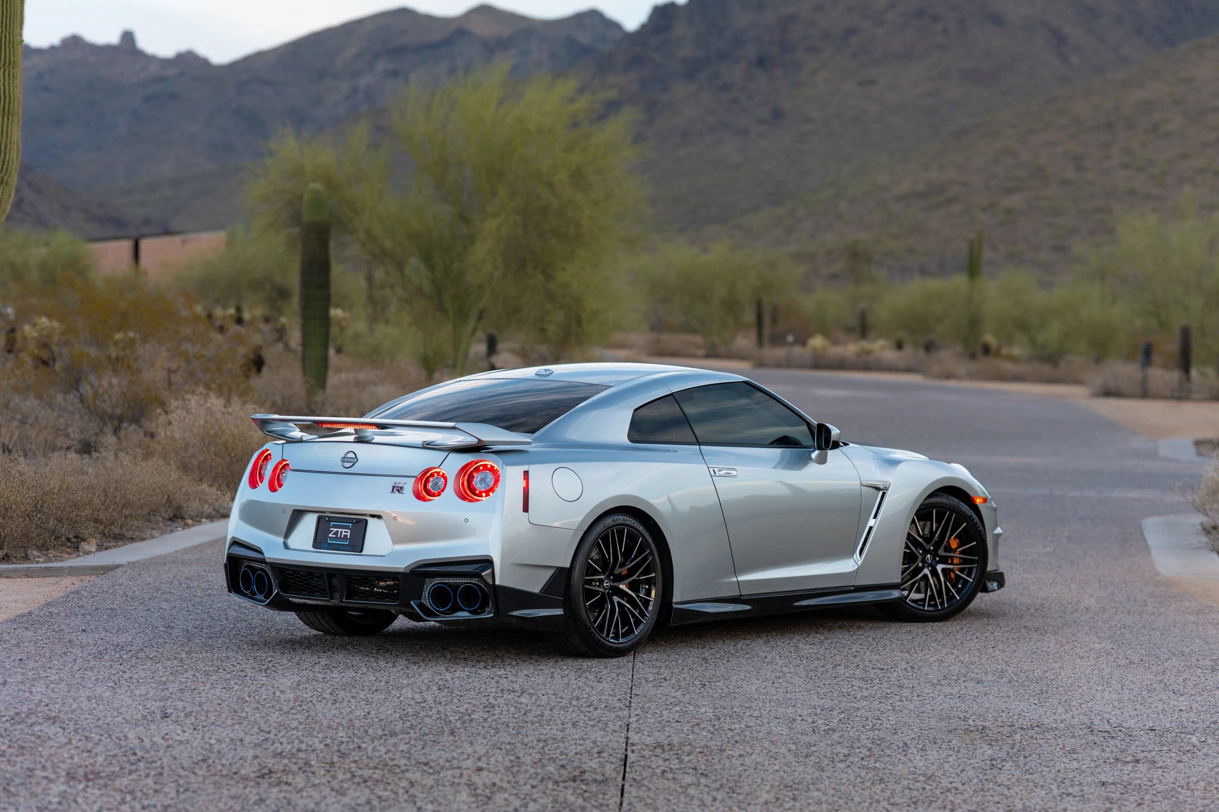 Used 2024 Nissan GT-R Premium w/ Floor Mat Package AWD/4WD image 11