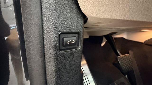 Used 2012 BMW 750i RWD image 50