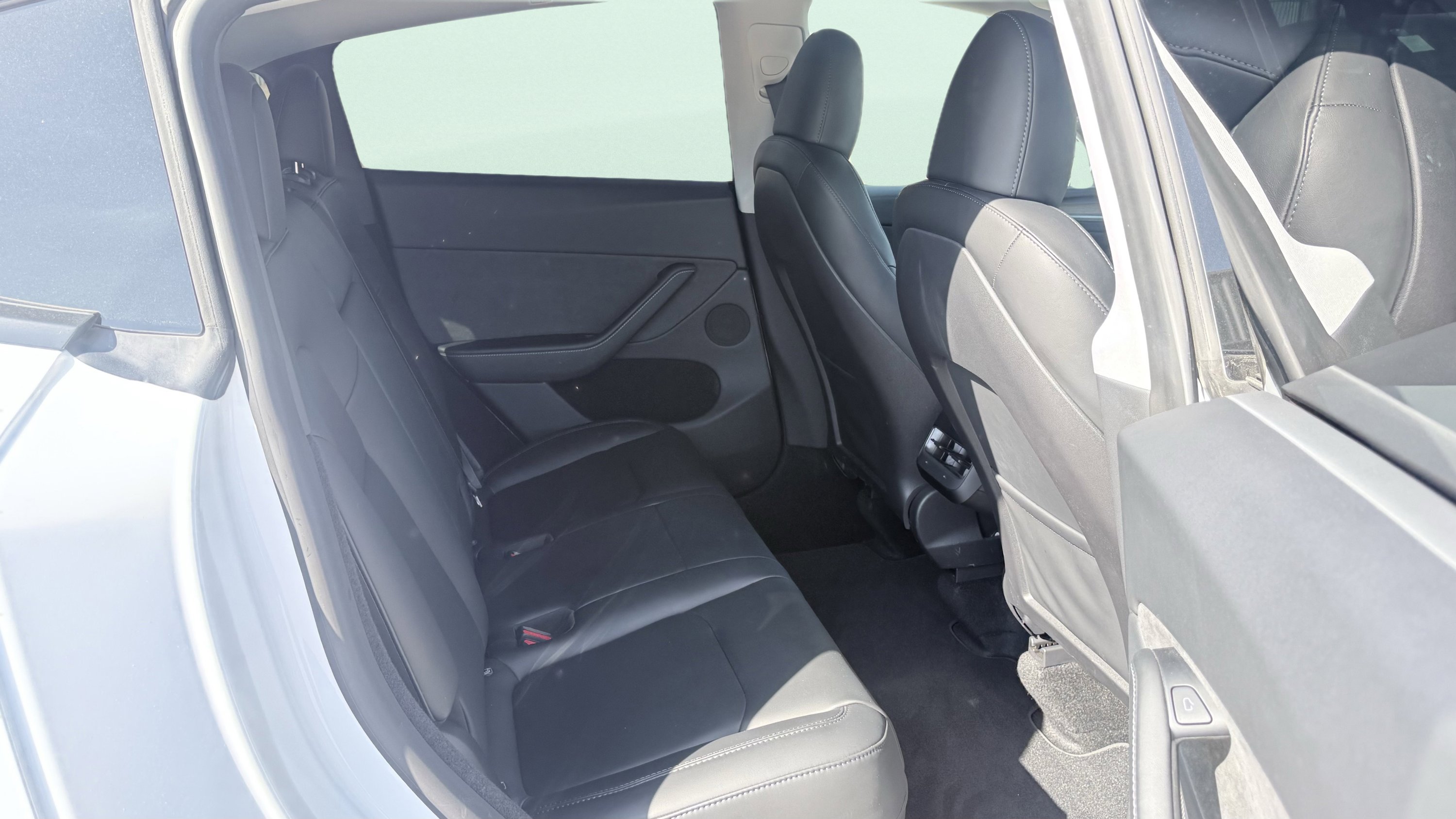 Used 2023 Tesla Model Y Long Range image 39