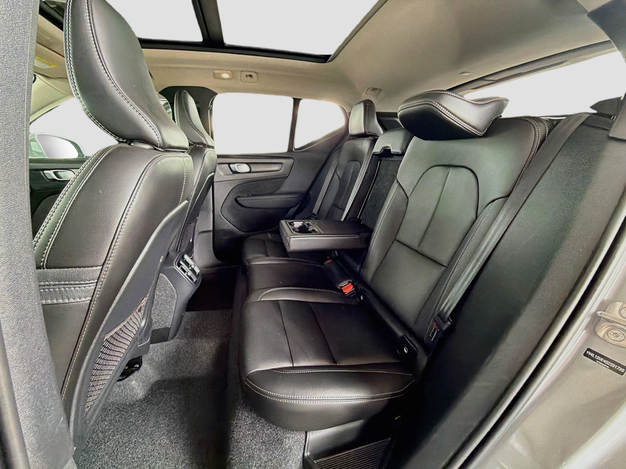 Used 2025 Volvo XC40 B5 Plus AWD/4WD image 27