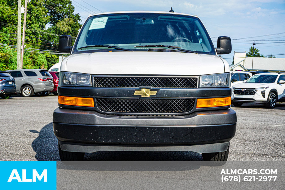 Used 2025 Chevrolet Express 3500 Extended w/ Driver Convenience Package RWD image 9