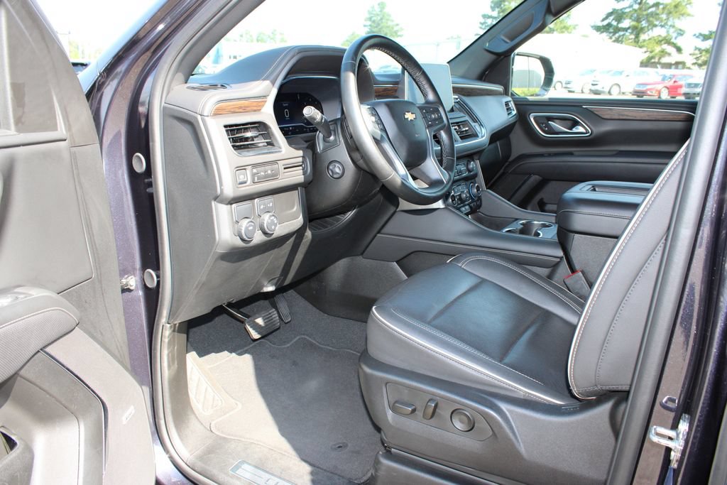 Used 2024 Chevrolet Suburban Premier RWD image 12