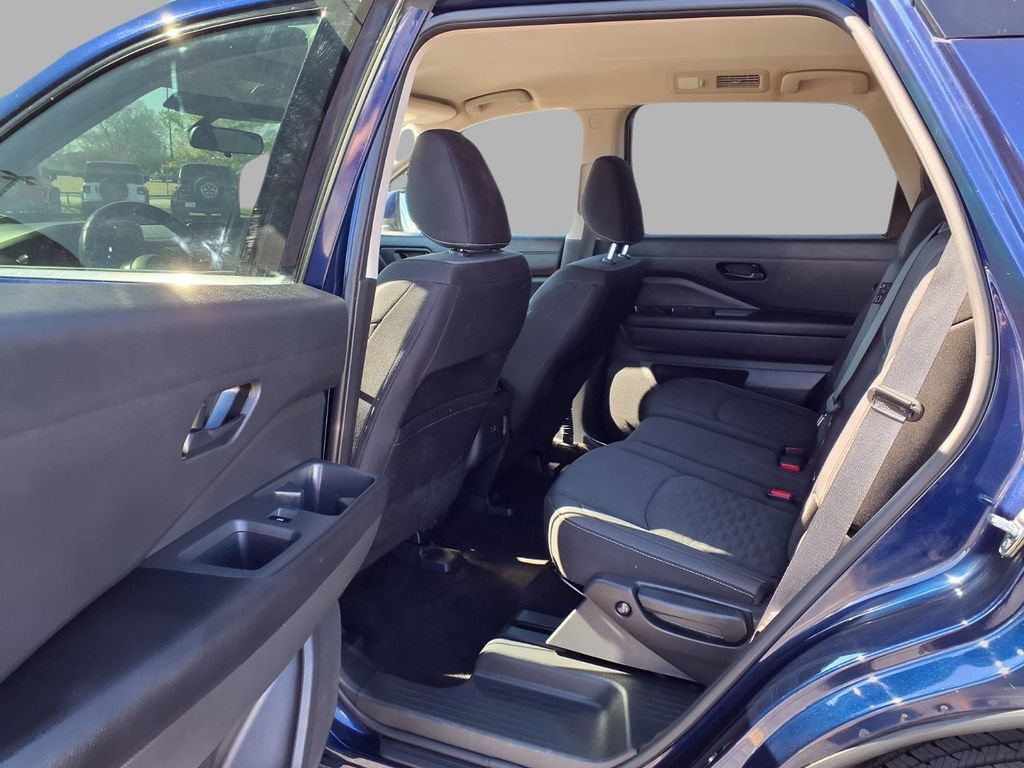 Used 2024 Nissan Pathfinder SV FWD image 27