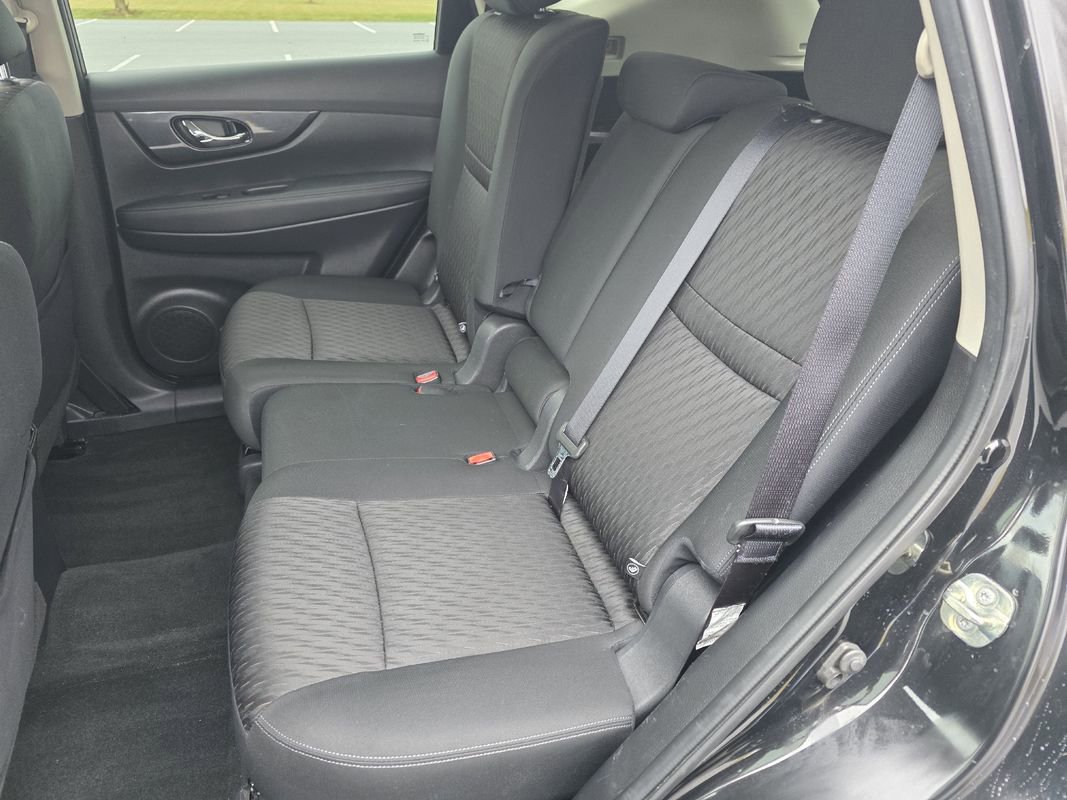 Used 2020 Nissan Rogue SV image 14