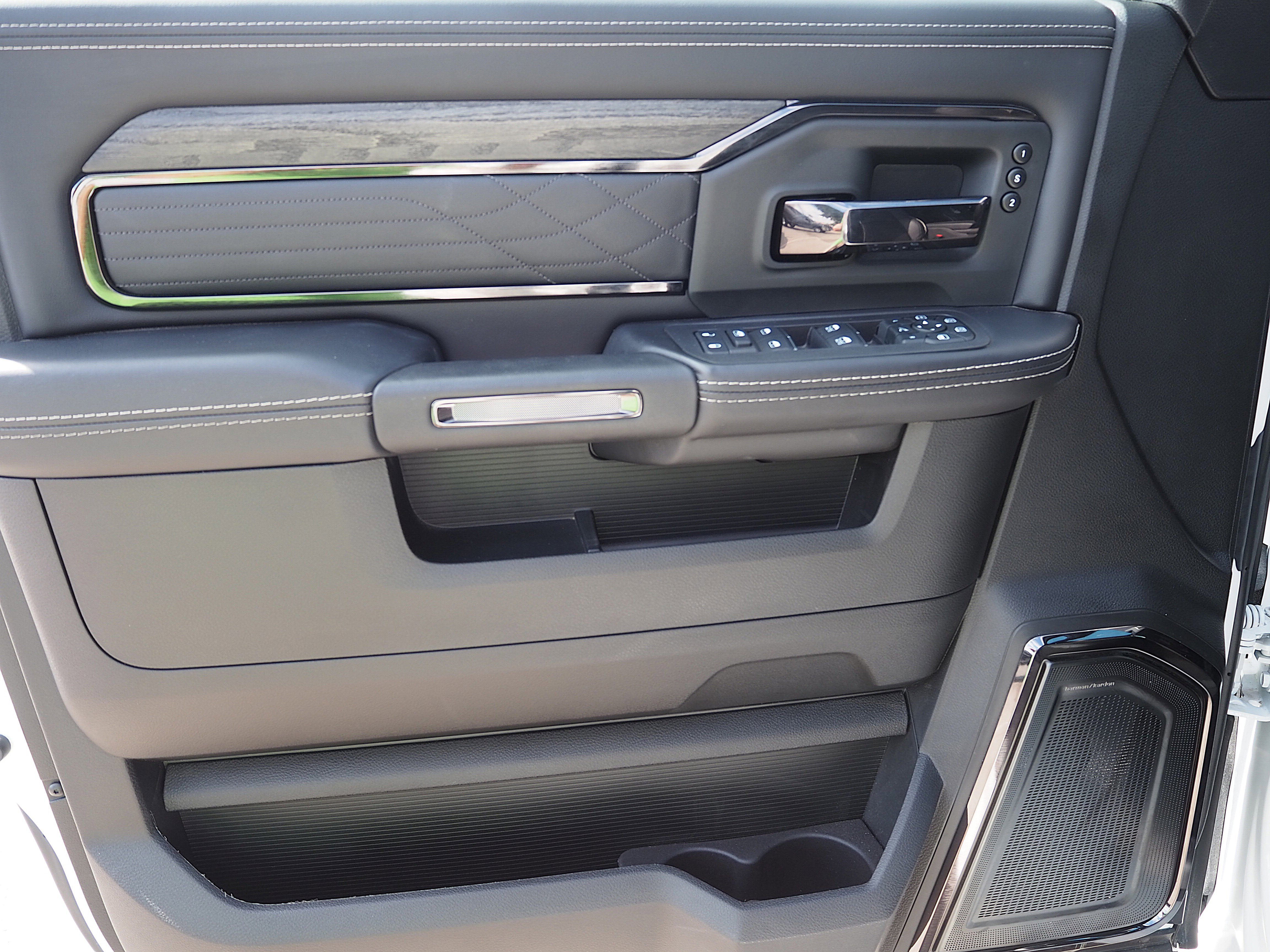 New 2025 RAM 3500 Limited image 28