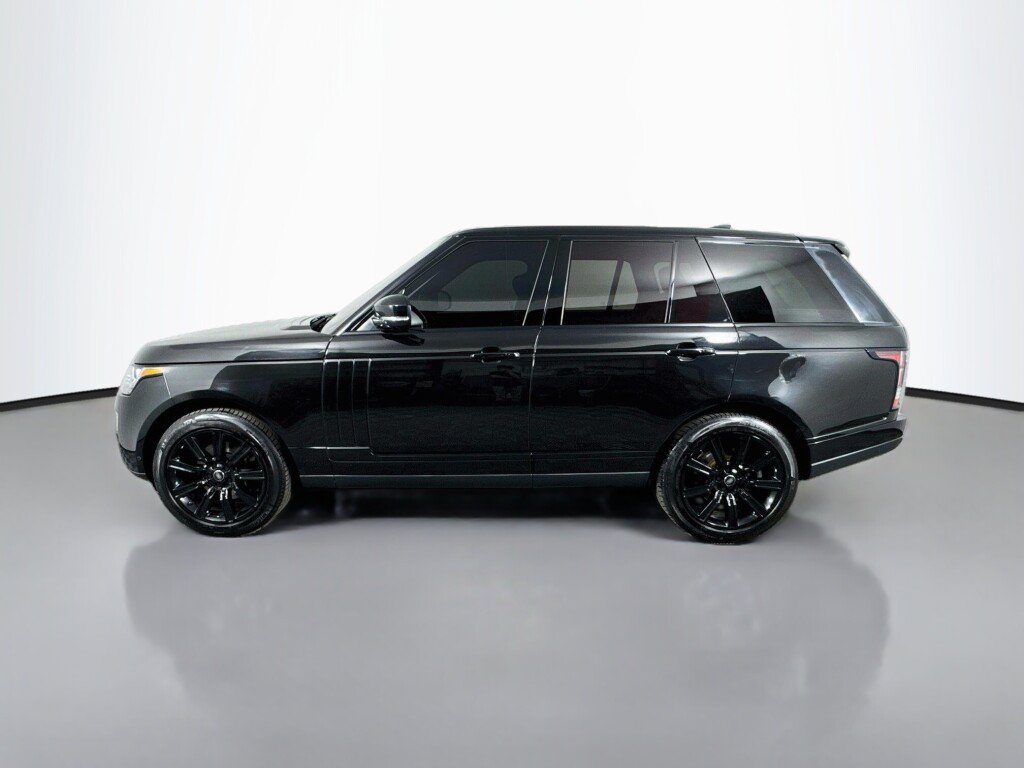 Used 2017 Land Rover Range Rover HSE AWD/4WD image 2