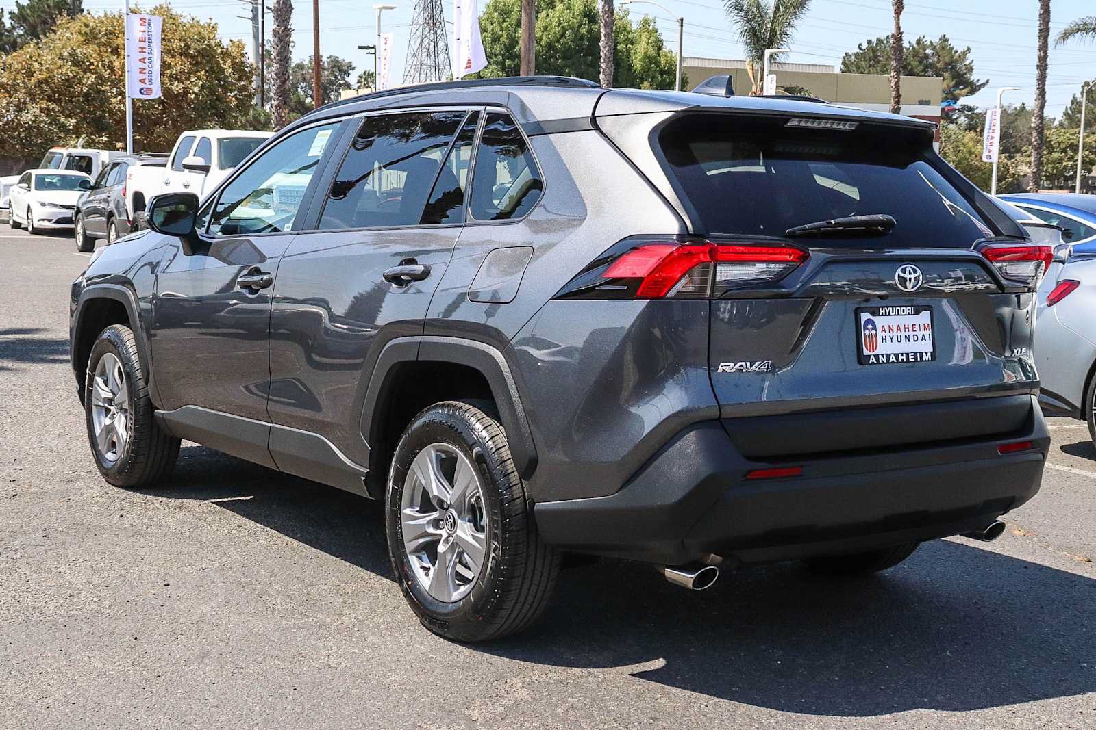 Used 2022 Toyota RAV4 XLE w/ Convenience Package FWD image 9