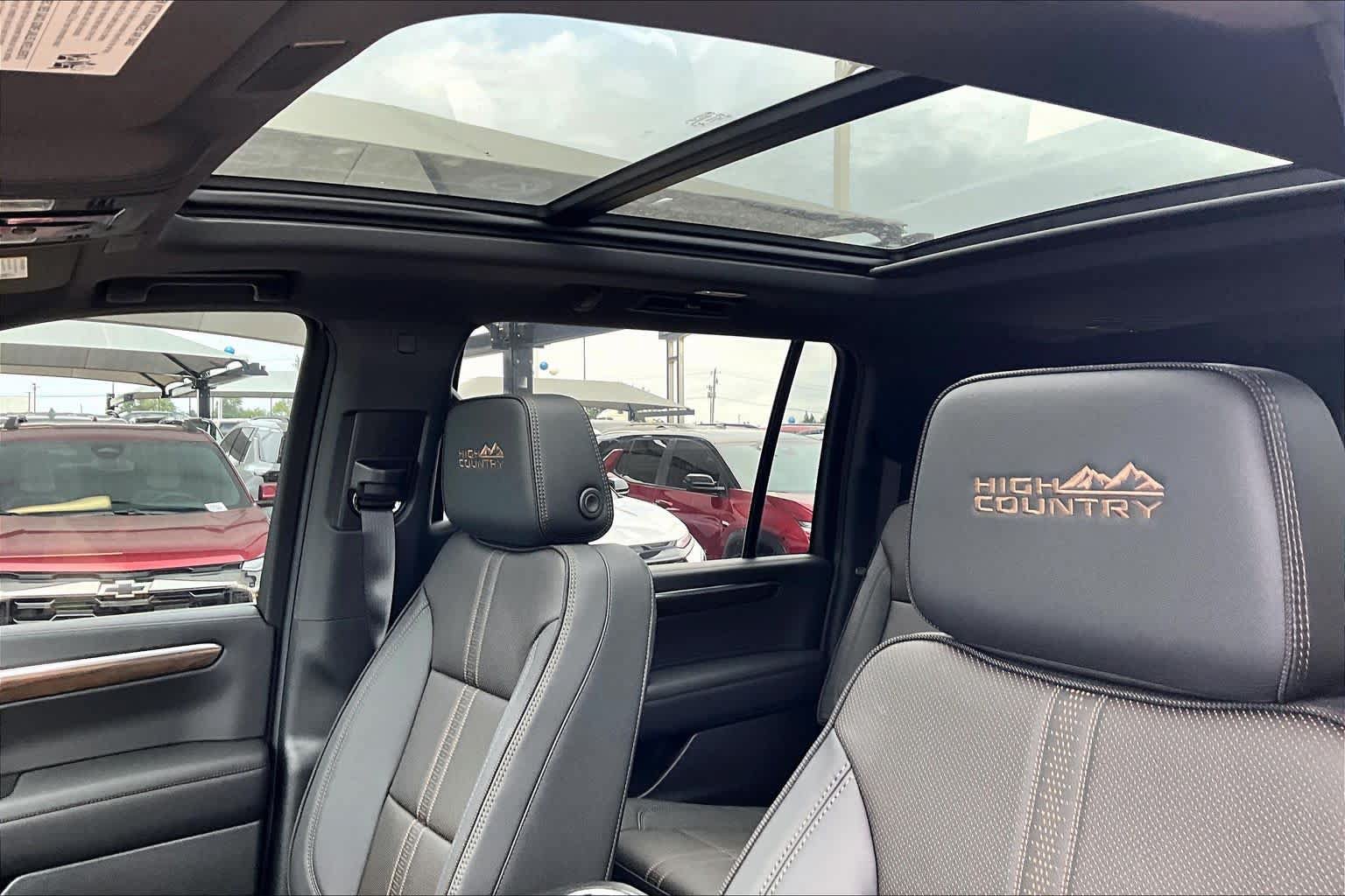 New 2026 Chevrolet Suburban High Country AWD/4WD image 19