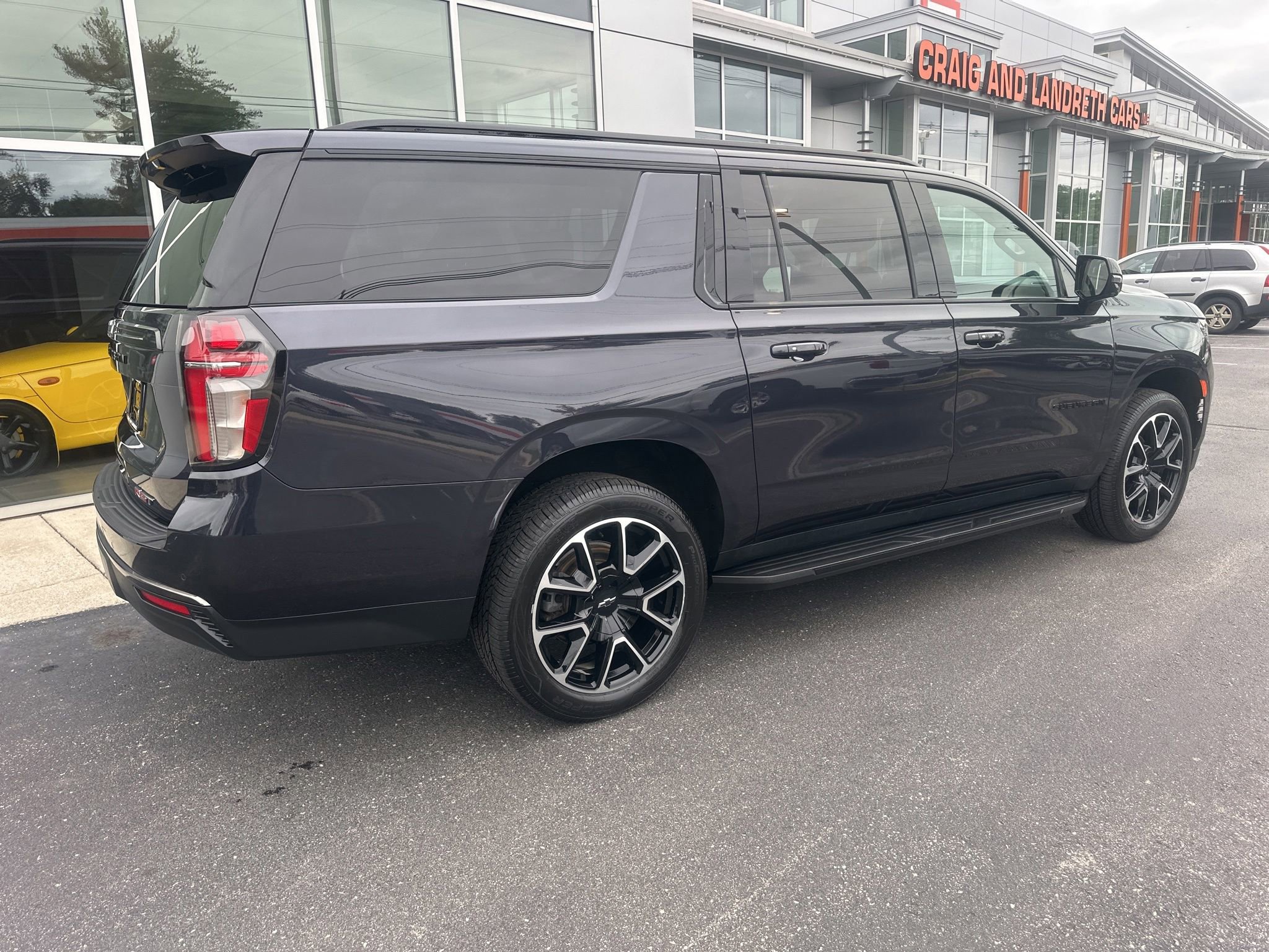 Used 2022 Chevrolet Suburban RST w/ Luxury Package AWD/4WD video 3