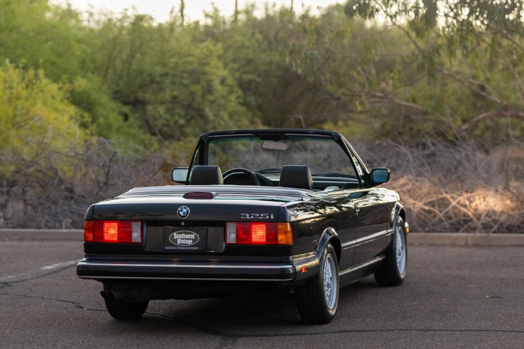 Used 1990 BMW 325i Convertible RWD image 17