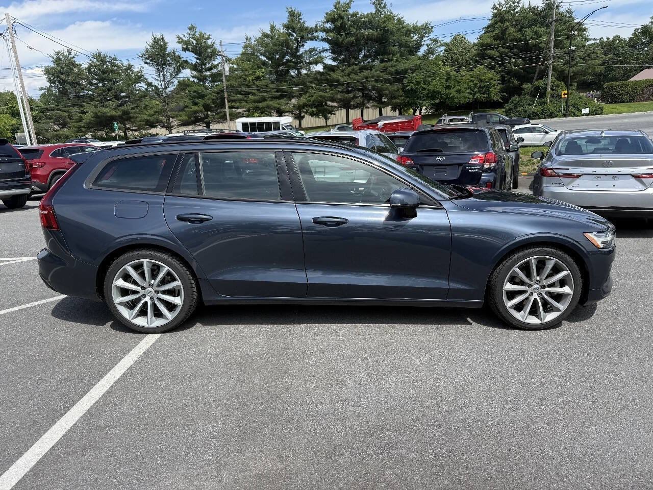 Used 2020 Volvo V60 T5 Momentum FWD image 5