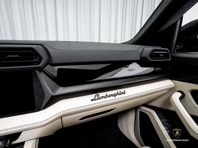 Used 2025 Lamborghini Urus S AWD/4WD image 28