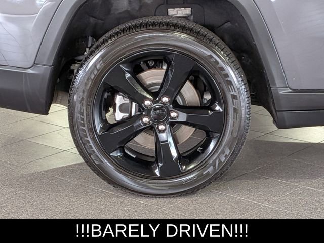 Used 2025 Jeep Grand Cherokee L Altitude AWD/4WD image 10