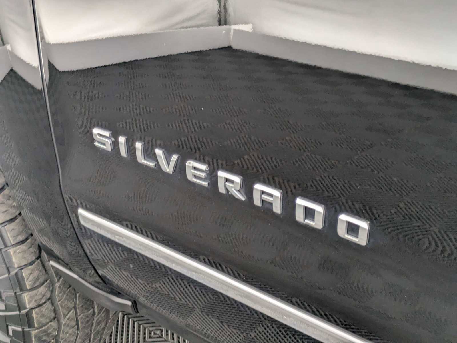 Used 2018 Chevrolet Silverado 1500 LTZ AWD/4WD image 11