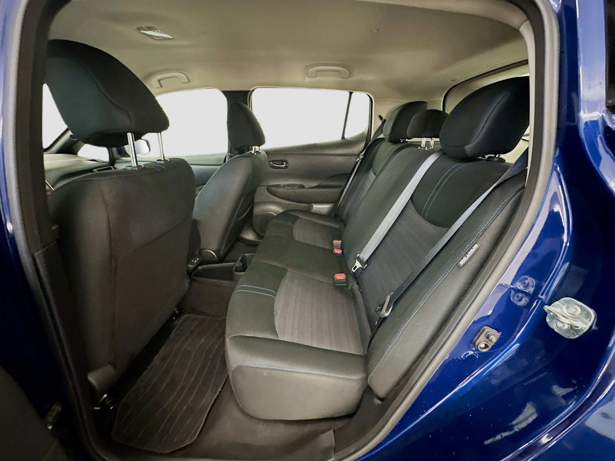 Used 2025 Nissan Leaf S image 28