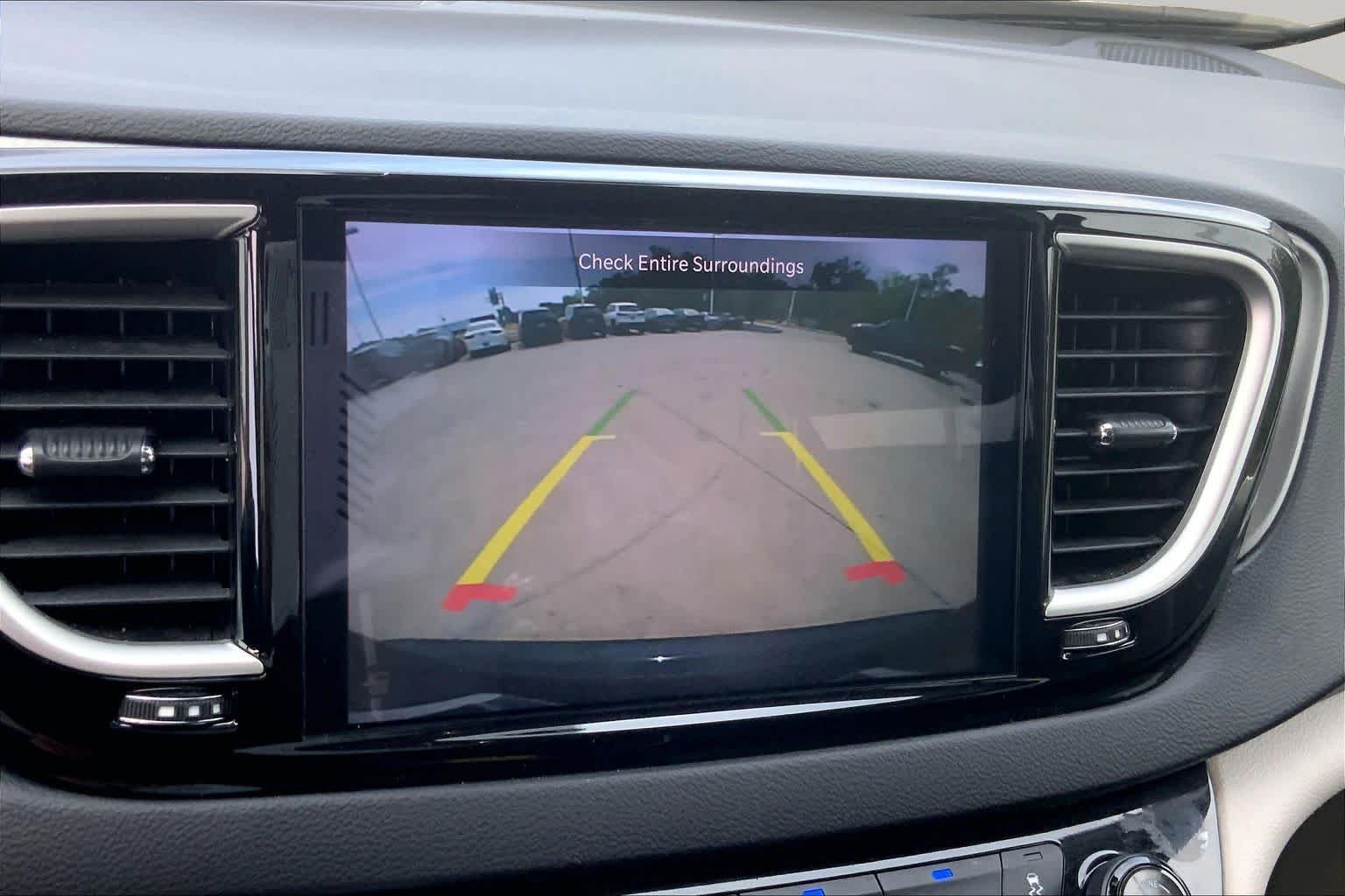 Used 2024 Chrysler Pacifica Touring-L FWD image 29