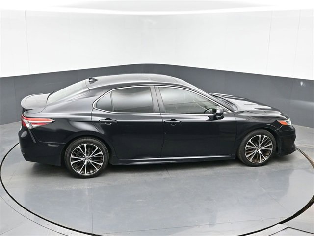 Used 2018 Toyota Camry L image 39