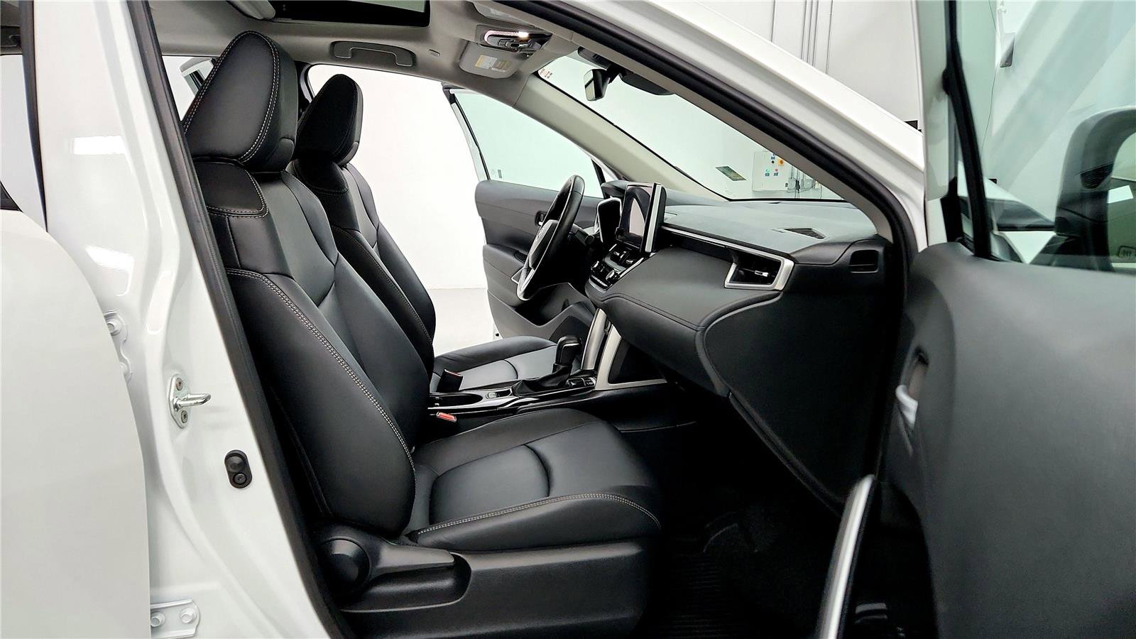 Certified 2023 Toyota Corolla Cross XLE w/ Convenience Package image 17