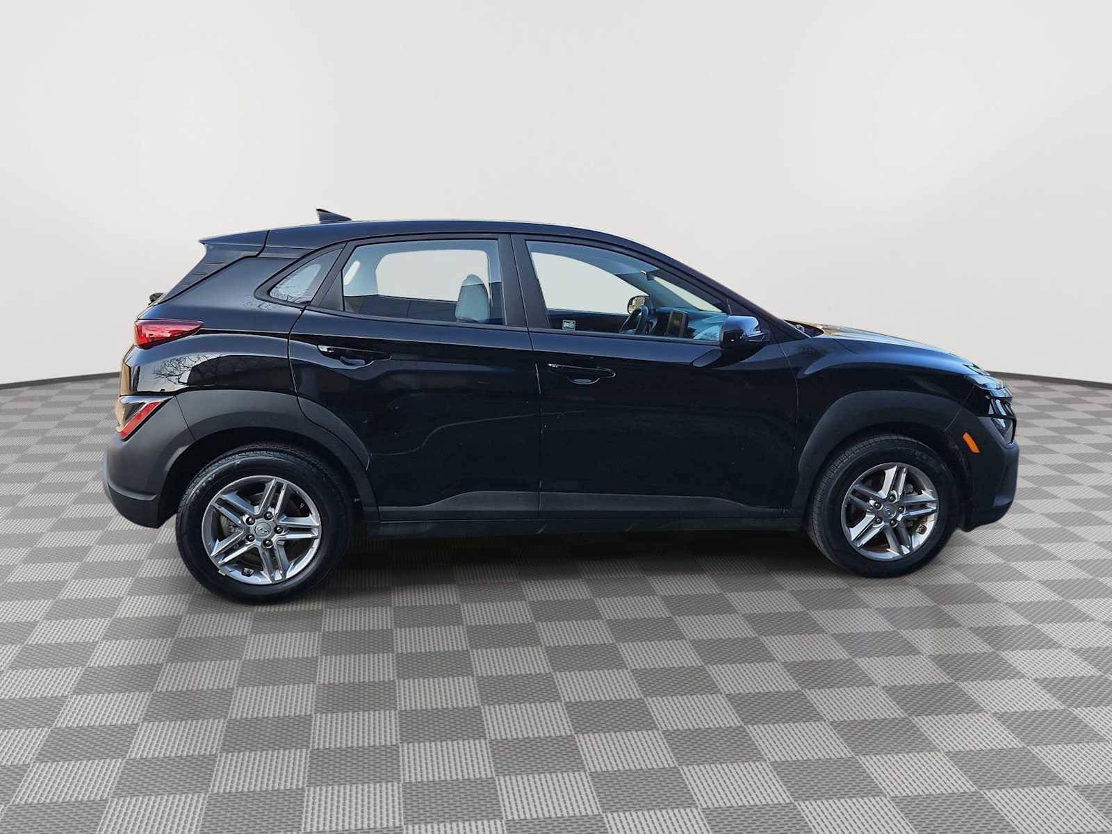 Used 2022 Hyundai Kona SE image 9