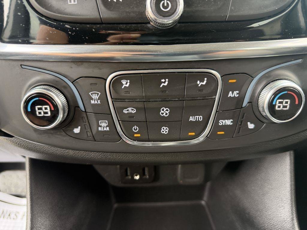 Used 2020 Chevrolet Traverse LT w/ Driver Confidence II Package AWD/4WD image 18