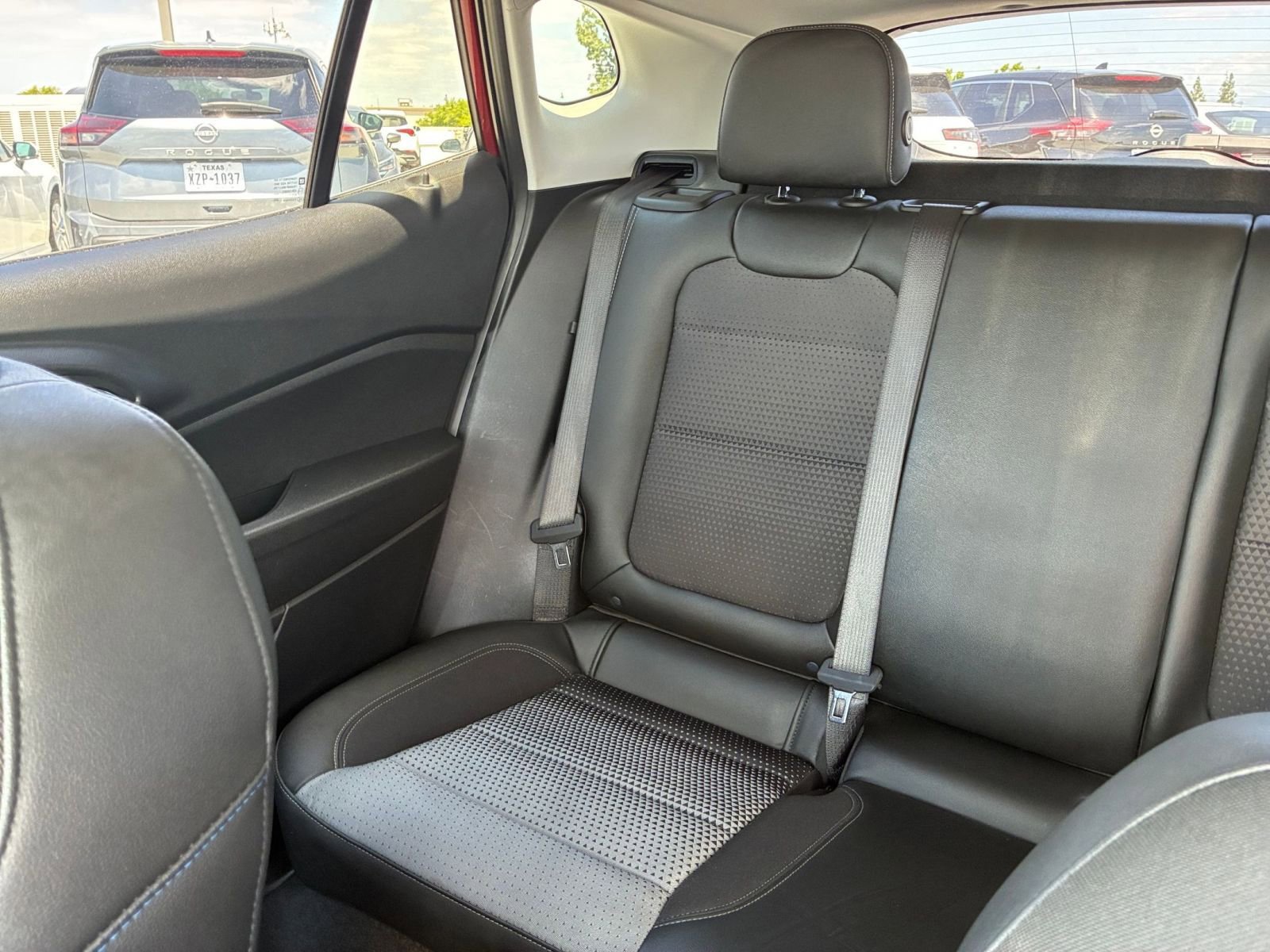 Used 2025 Chevrolet Trax LT FWD image 38