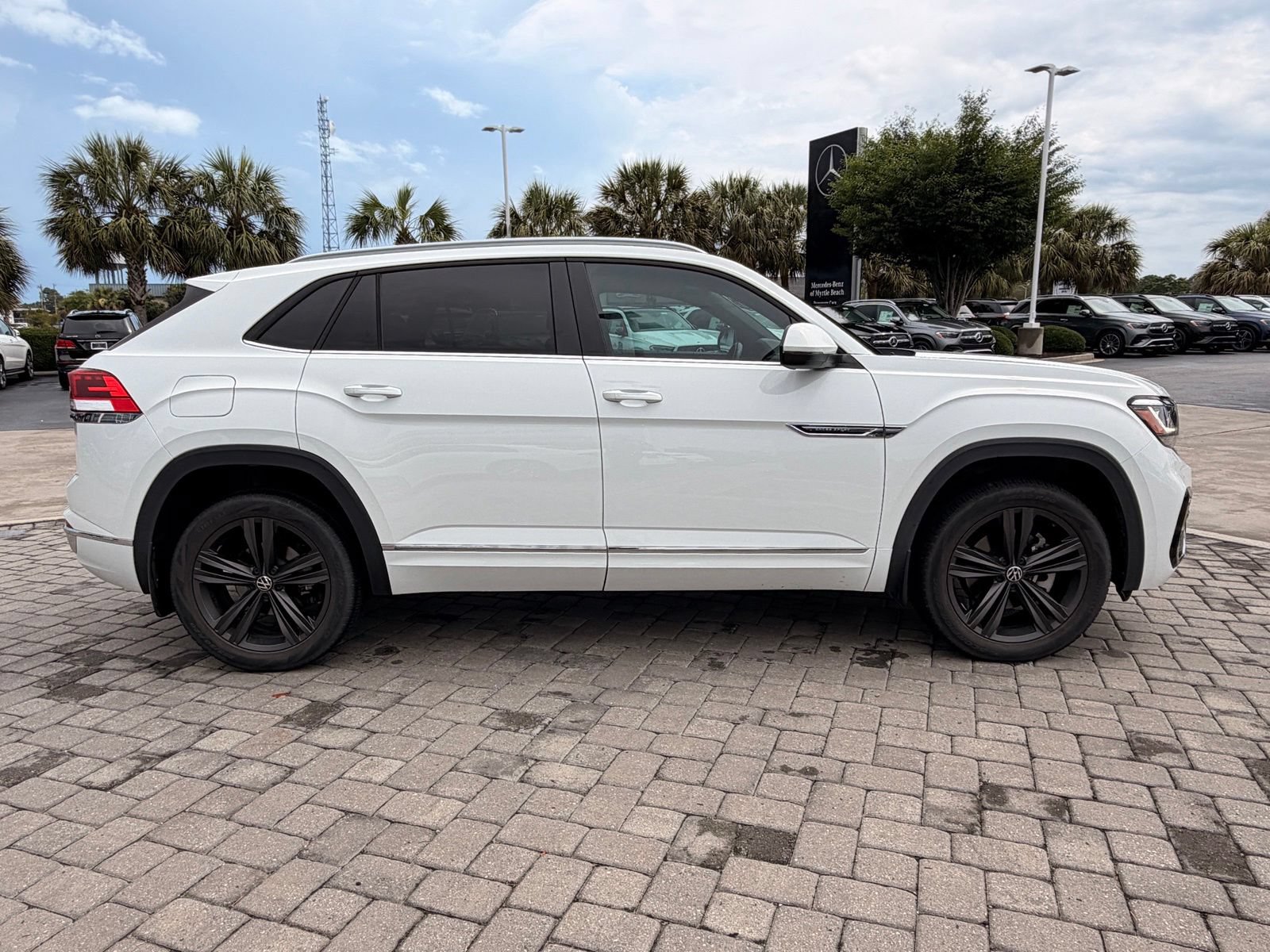 Used 2021 Volkswagen Atlas Cross Sport SE w/ Panoramic Sunroof Package FWD image 7