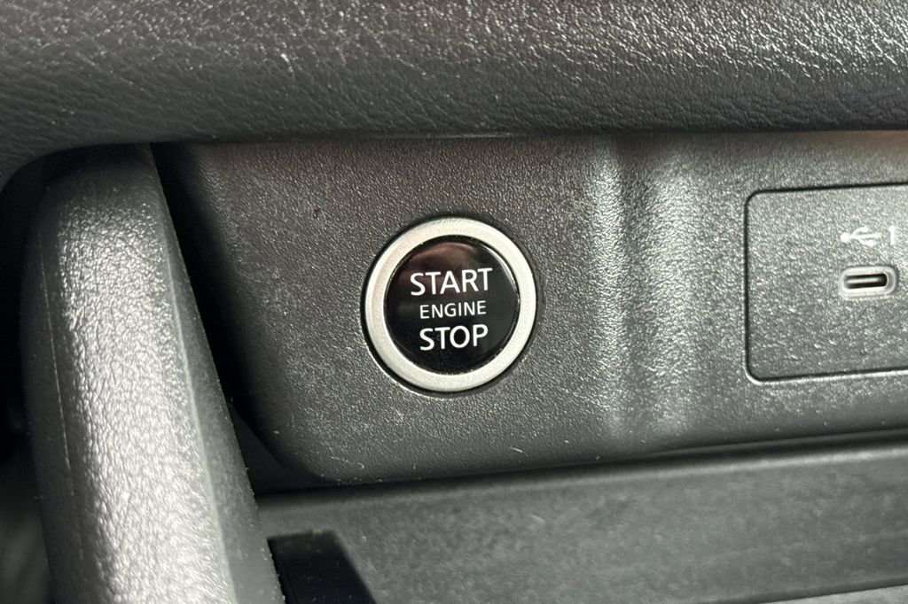 Used 2022 Nissan Rogue SV image 19