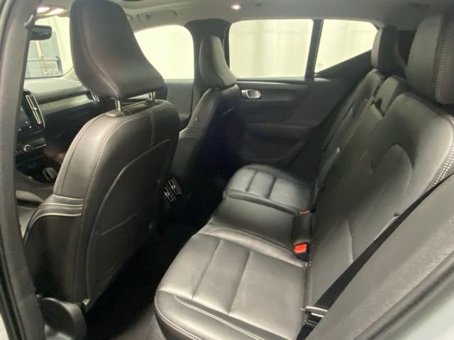 Used 2025 Volvo XC40 B5 Core AWD/4WD image 13